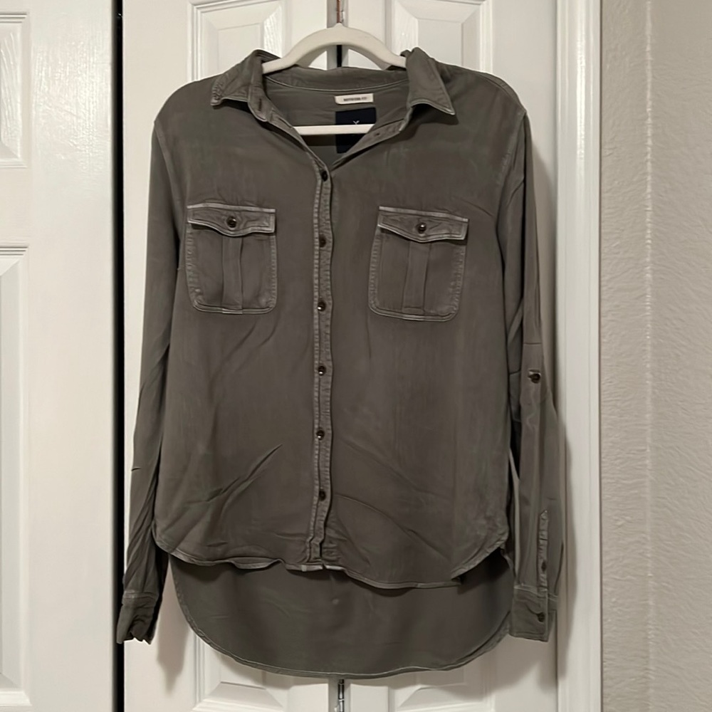 American Eagle Women’s Burton up shirt